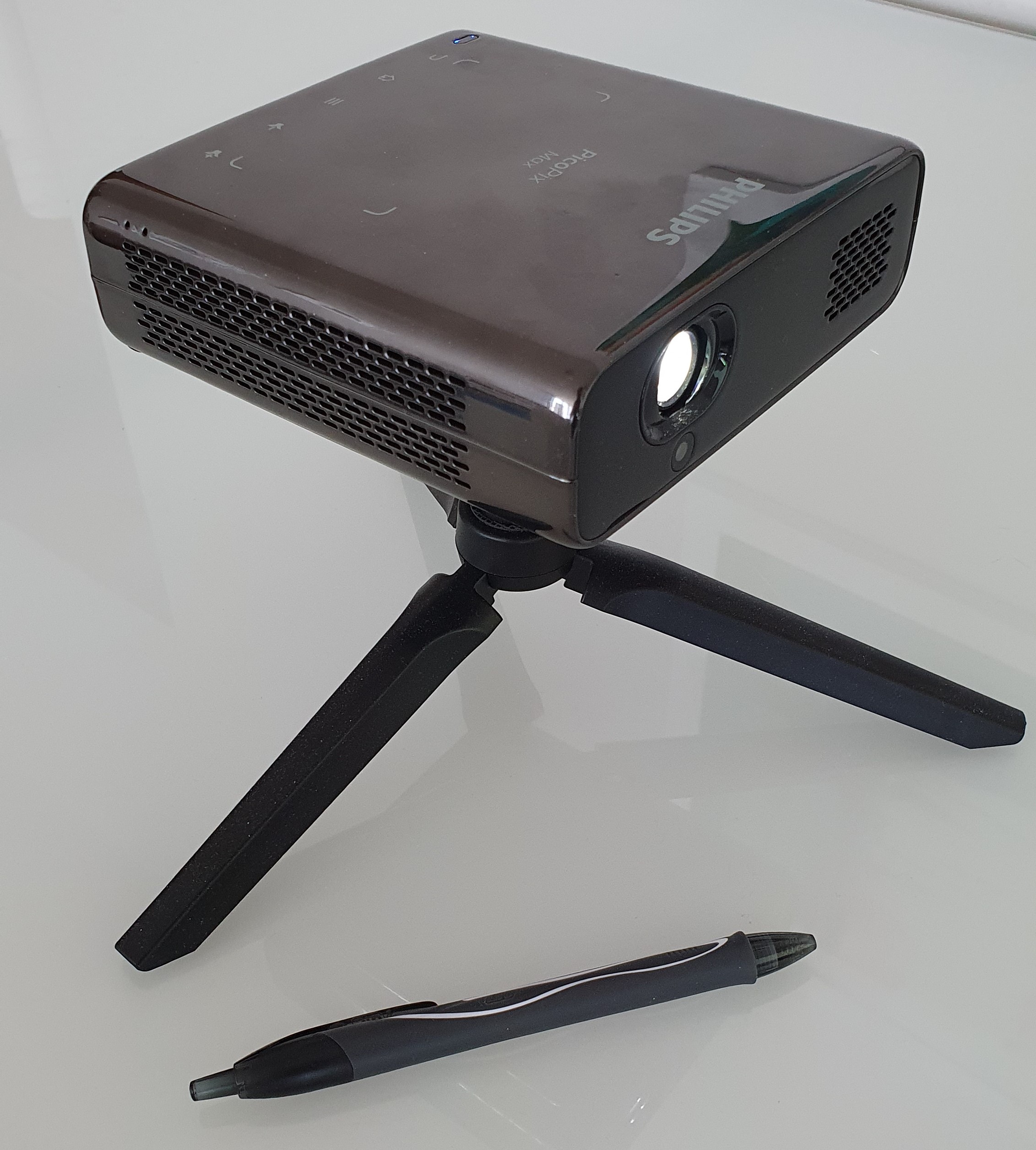 新品未開封 Philips picopix max プロジェクター小型、高輝度 安くて明るめ。 Philips「PicoPix Max」は映像大手が出してきた